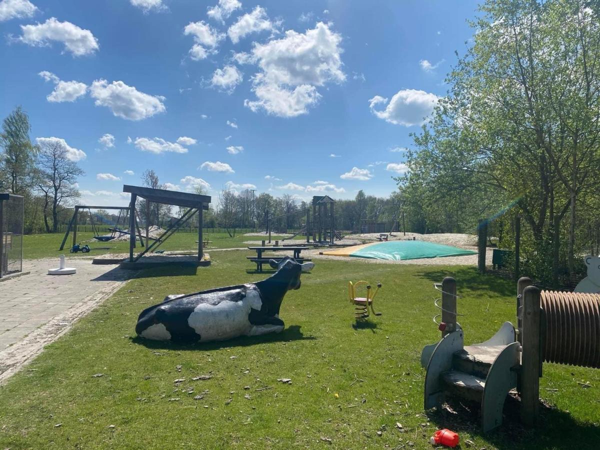 Pipowagens Bij Pannenkoekenrestaurant & Camping De Koppenjan 'Een Uniek Verblijf Met Kinderspeelboerderij' Jubbega-Schurega 외부 사진