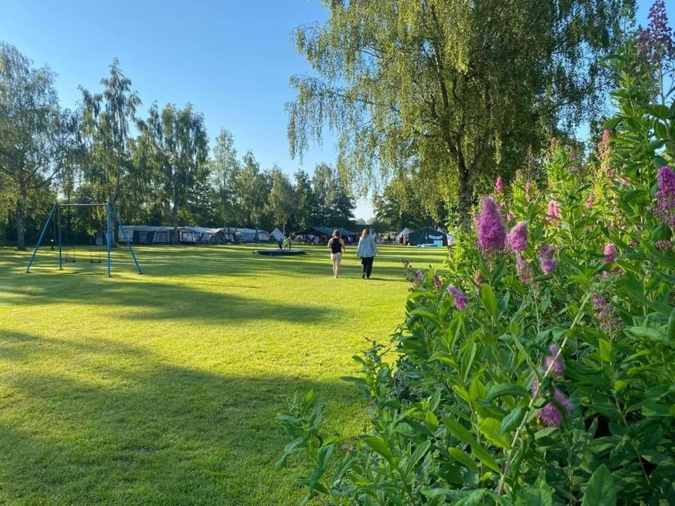 Pipowagens Bij Pannenkoekenrestaurant & Camping De Koppenjan 'Een Uniek Verblijf Met Kinderspeelboerderij' Jubbega-Schurega 외부 사진